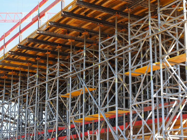 Estraneo non autorizzato in cantiere: il datore di lavoro deve rispondere del comportamento imprudente dell’infortunato Estraneo non autorizzato in cantiere: il datore di lavoro deve rispondere del comportamento imprudente dell’infortunato