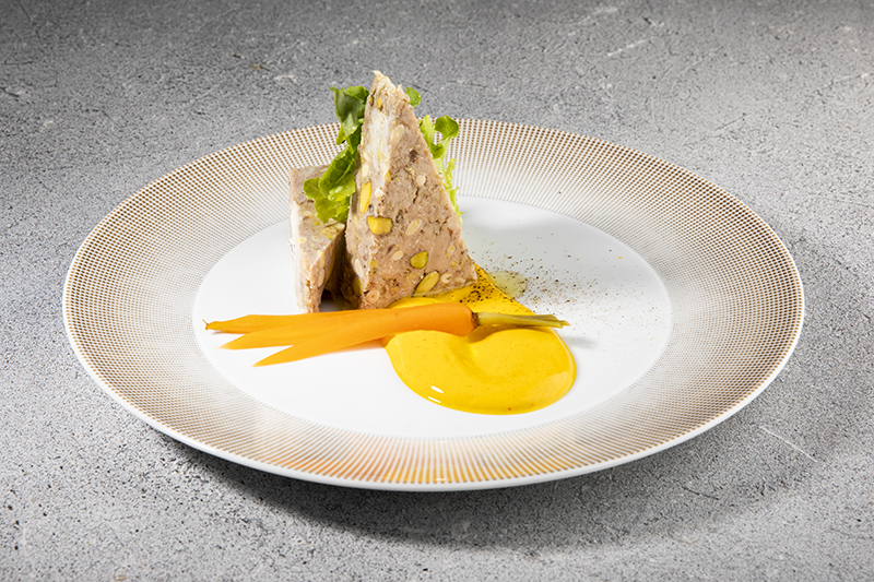 Terrina di galletto salsa allo stracchino e Zafferano 3 Cuochi Terrina di galletto salsa allo stracchino e Zafferano 3 Cuochi